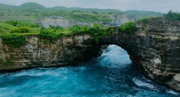 Wisatawan Jatuh ke Tebing Broken Beach Bali, Setinggi 40 Meter