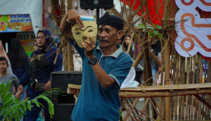 Semarak Festival Kuno Kini 2025 di Kabupaten Kedir, Gelar Workshop Seni Topeng Hidup