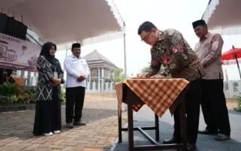 Wujud Toleransi Beragama, Bupati Mas Dhito Resmikan Tiga Tempat Ibadah Sekaligus di SMP Negeri 3 Grogol