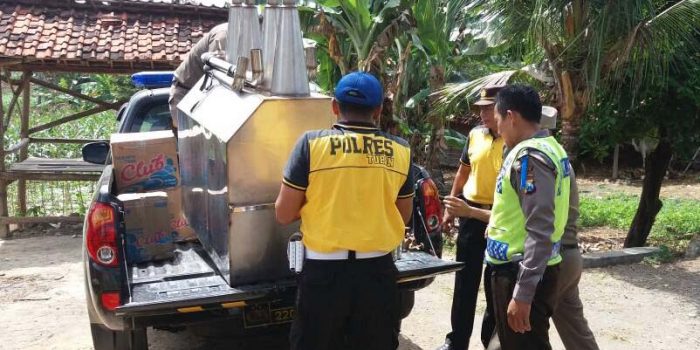 Polsek Semanding Amankan 42 Botol  Miras Jenis Arak Siap Edar