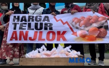 Ratusan Massa Gelar Aksi Peternak Ayam Tulungagung Tolak Ekspansi Korporasi Global
