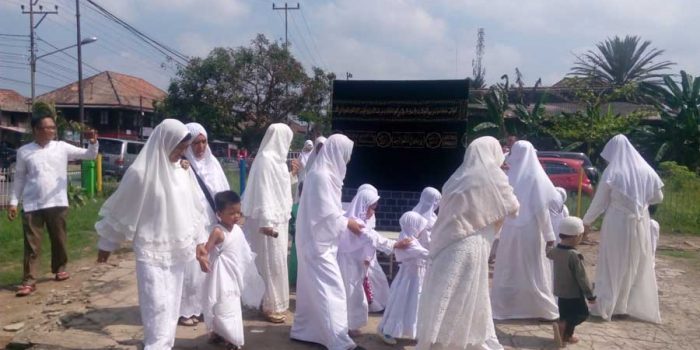 Siswa, Orang Tua dan Guru PG/TK MIS  Gelar Manasik Haji