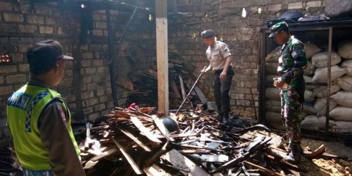 Ditinggal Mudik Pemiliknya, Rumah Hangus Terbakar