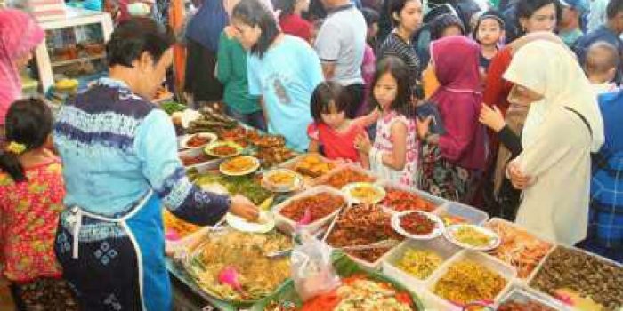 Pasar Kuliner Ramadhan IMMIM & Mappanyukki.Diserbu warga