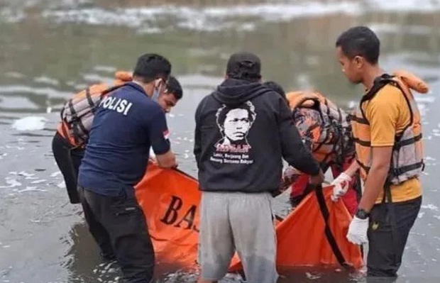 Banjir di Jakarta, Tim Gabungan Temukan Bocah Hanyut dengan Kondisi Sudah Mati