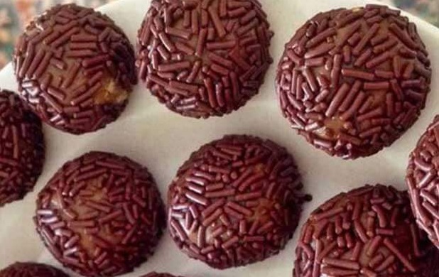 7. Jajan Hari raya Bola-Bola Coklat