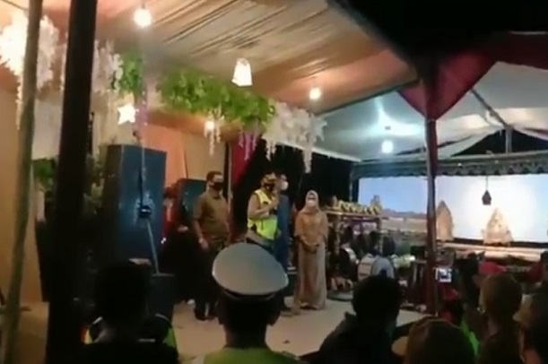 Gelar Pesta Hingga Larut Malam, Rumah Kepala Desa Digrebek Polisi