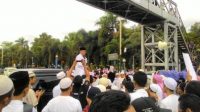 Ratusan Massa Menggelar Aksi Damai Menuntut Ahok Segera Ditahan