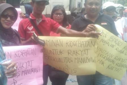 aksi demo tuntut pelayanan kesehatan yang memadai