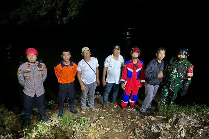 dua anak panti asuhan terbawa arus Kali Ciliwung