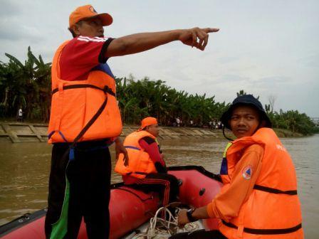 Perahu gethek terguling, 7 santri Langitan hilang di Bengawan Solo