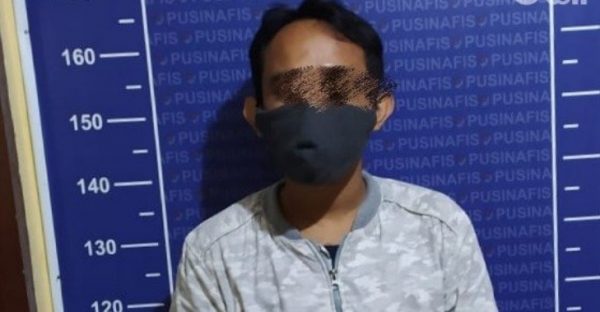 gelapkan uang perusahaan berurusan dengan polisi