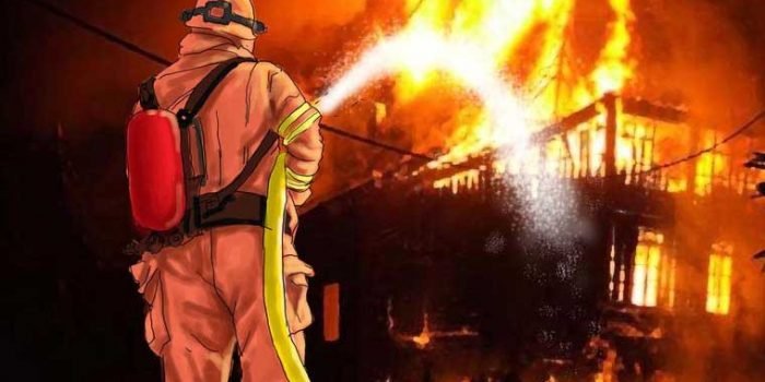 Gudang Rongsokan di TKA Keputih Ludes Terbakar