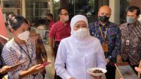 Rendang Babi Jadi Heboh dan Viral, Gubernur Jatim Khofifah Makan di Rumah Makan Padang