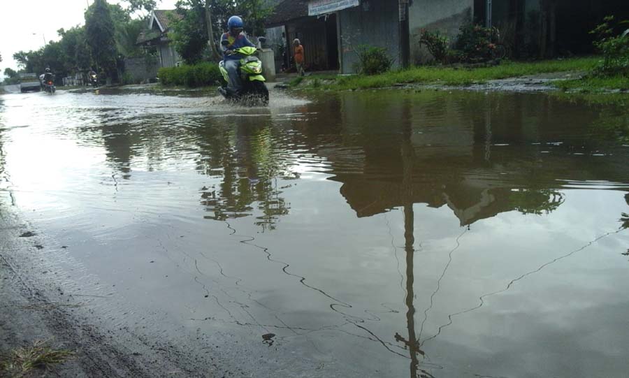 jalan berlubang