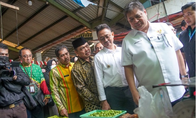 Pastikan Inflasi Terjaga Jelang Akhir Tahun, Airlangga Hartarto Pantau Perkambangan Harga Sembako