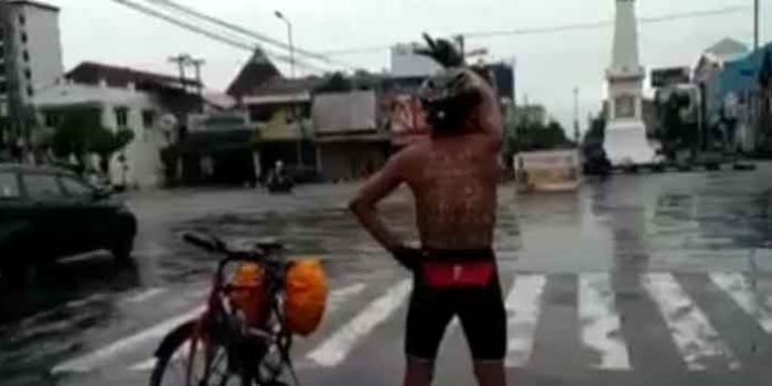 Aksi Joget dan Telanjang Dada di Simpang Tugu, Video Pegowes Ini Menjadi Viral