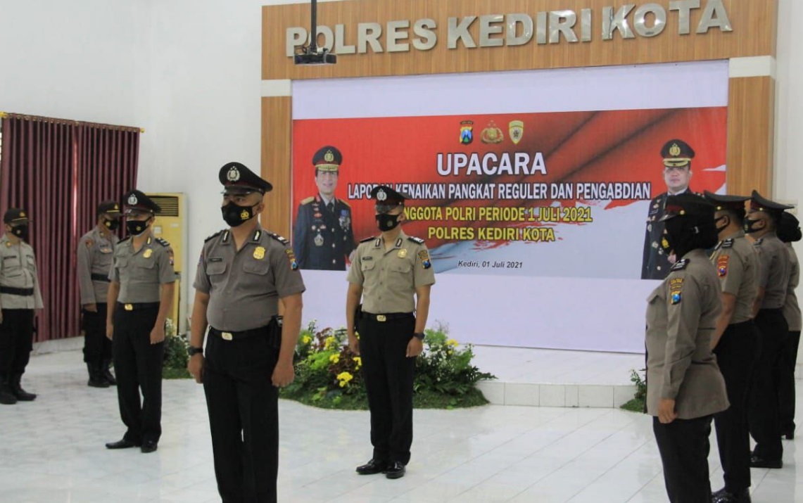 49 Personel Polres Kediri Kota Dapat Kenaikan Pangkat