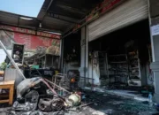 Kebakaran Landa Kantin di Kawasan Istana Gebang Blitar, Diduga Akibat Kelalaian Memasak 9 Kebakaran Landa Kantin di Kawasan Istana Gebang Blitar, Diduga Akibat Kelalaian Memasak