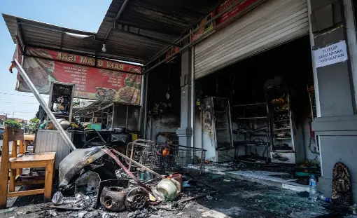 Kebakaran Landa Kantin di Kawasan Istana Gebang Blitar, Diduga Akibat Kelalaian Memasak 1 Kebakaran Landa Kantin di Kawasan Istana Gebang Blitar, Diduga Akibat Kelalaian Memasak