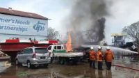 Truk Tangki Elpiji Terbakar dan Menyambar Dua Mobil