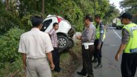 Bus Sinar Mandiri Seruduk Mobil Toyota Avanza di Jalur Pantura Gesing Tuban