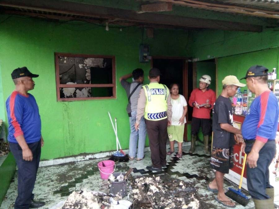 rumah terbakar