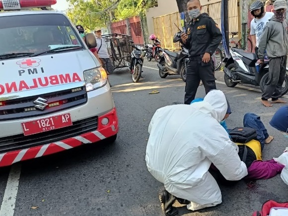 Wanita Tergeletak di Tengah Jalan, Kepala Berdarah