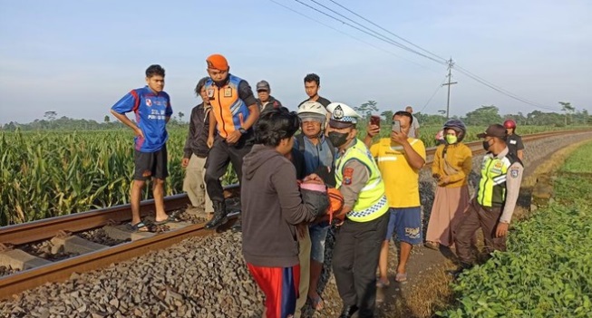 Wanita Ajaib, Dikabarkan Mati Ditabrak Kereta Api Hidup Lagi, Ternyata Ini Faktanya