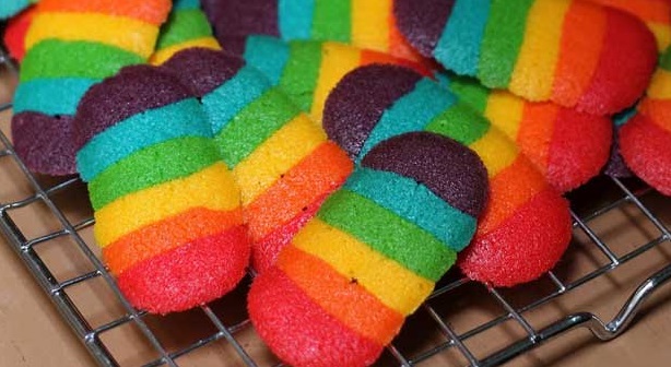 23. Jajan Hari raya Kue Lidah Kucing Rainbow