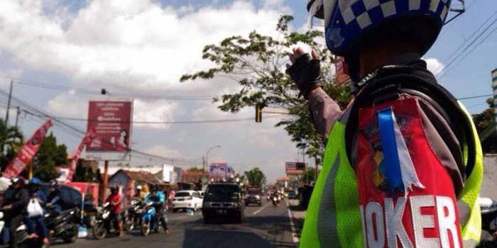 Arus lalu lintas mulai padat 6540 kendaraan per jam masuk ke Jombang