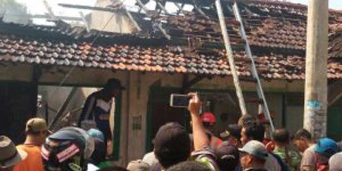 Akibat Ledakkan Korek Api Dua Toko di Pasar Merkawang Tambakboyo Terbakar