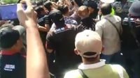 Cium Gelagat Dugaan ‘Mafia Perkara’ di Balik Tuntutan Jaksa, Massa IPK Demo Pengadilan Kediri