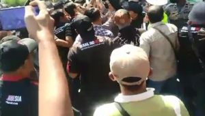 Cium Gelagat Dugaan ‘Mafia Perkara’ di Balik Tuntutan Jaksa, Massa IPK Demo Pengadilan Kediri