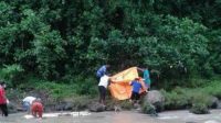 Mayat Laki Laki Membusuk di Tengah HUtan NGawi