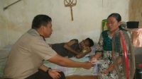 Stroke dan Lumpuh Hanya Bisa Berbaring, Sehari Penuh Disambangi Kapolres Tuban