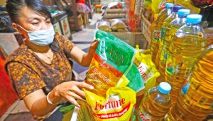 Harga Minyak Goreng di Minimarket Naik, Pembeli: Harganya Bikin Gila