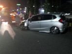 Nabrak Pembatas Kereta Api, Honda Jazz Ringsek