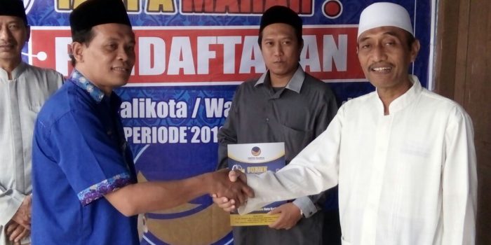 Tadi Pagi Daftar di Nasdem –  Tanya ke Ning Lilik, ” Enak Sendiri, Bareng Mas Abu atau Pak Samsul “