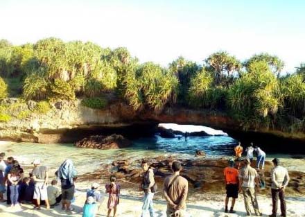 Pantai Srau Pacitan