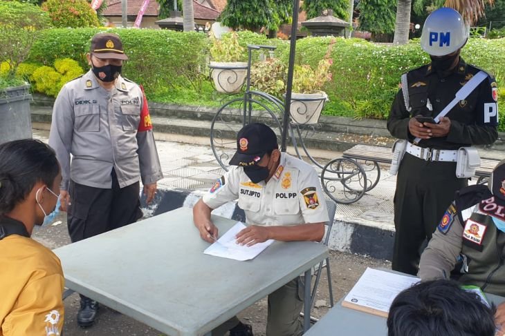 operasi yustisi Gabungan Satpoll PP, Polres dan TNI Antisipasi penyebaran Omicron