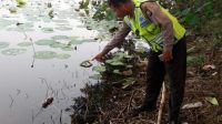 Hi,, Orok Bayi Membusuk di Pinggir Waduk