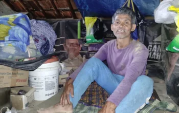 Potret Ketegaran Warga Pacitan Tinggal di Kandang Kambing Selama Belasan Tahun