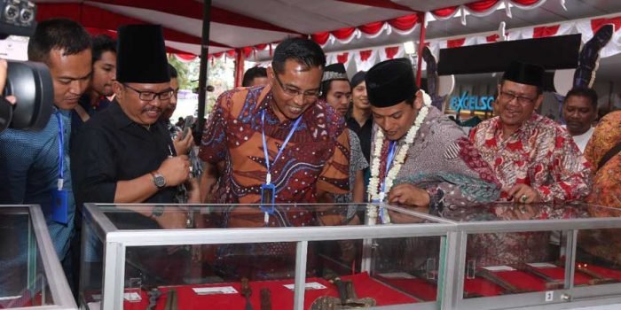Ratusan Keris dan Karya Senirupa Dipamerkan di Area Parkir Kediri Town Square Kota Kediri