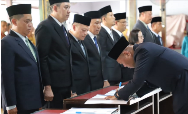 pejabat-pejabat-tulunggaung-yang-diperiksa-KPK-di-Sidoarjo.