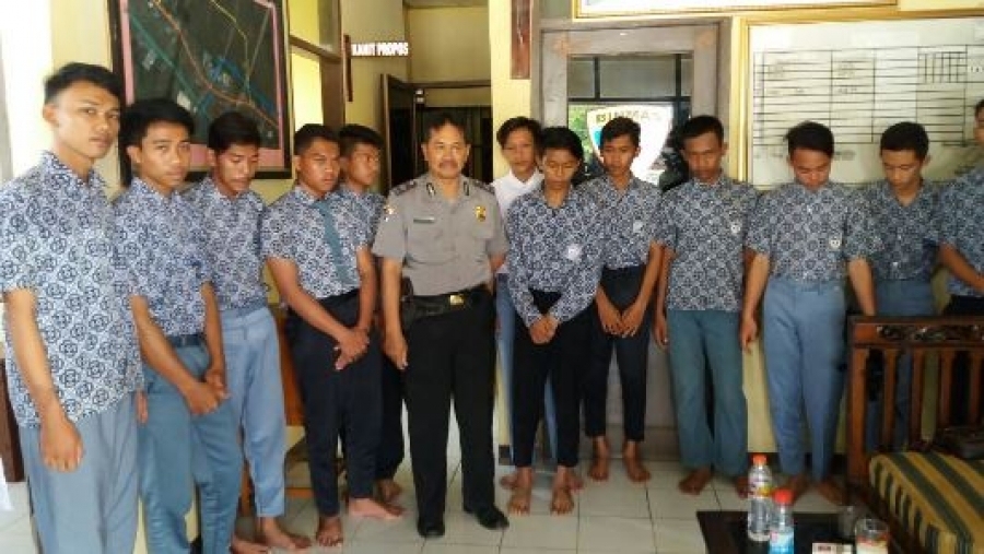 12 pelajar dari SMK PGRI diamankan polisi di Polres Karawang