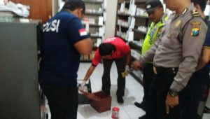 Komplotan Maling Acak – Acak Apotik, Dan Berhasil Menggondol Sejumlah Uang