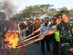 Pemusnahan Barang Bukti Hasil Operasi Pekat Polres Kediri jadi Tontonan Warga
