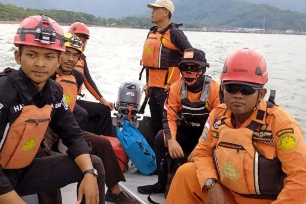 Remaja Tenggelam di Pantai Prigi Trenggalek, Masih Dilakukan Pencarian Tim Basarnas