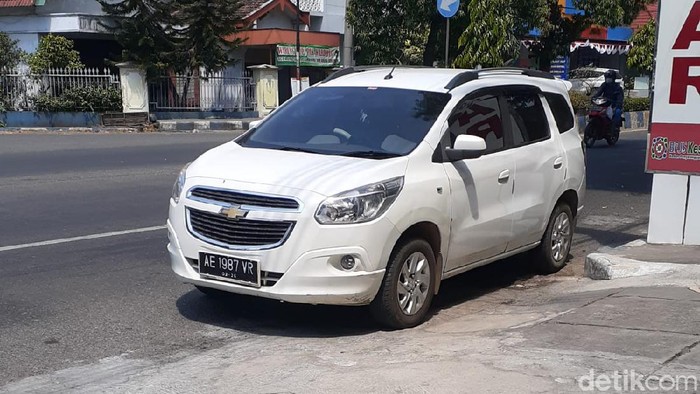 Maling Bobol Mobil Parkir di Ponorogo, Uang Puluhan Juta Raib   - Madiunpos.com